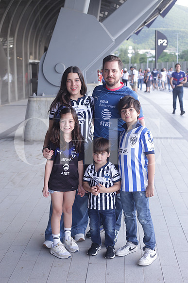 Ana Lucía Treviño, Pablo Velarde, Luciana Velarde, Esteban Velarde y Andrés Velarde