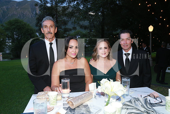Rodrigo Flores, Eloisa de Flores, Yoli Flores y Carlos Flores (2)