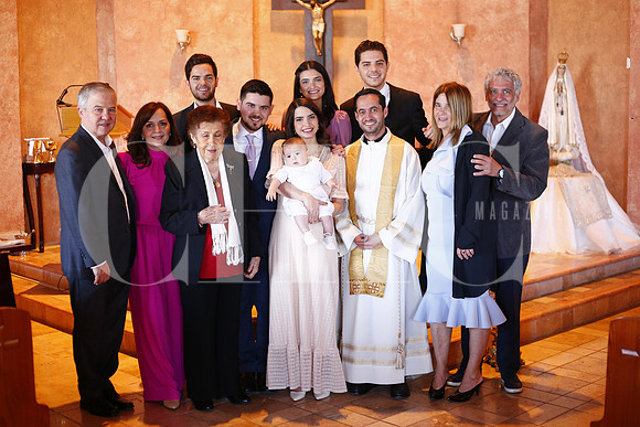 Familia con el Padre Noel Lozano