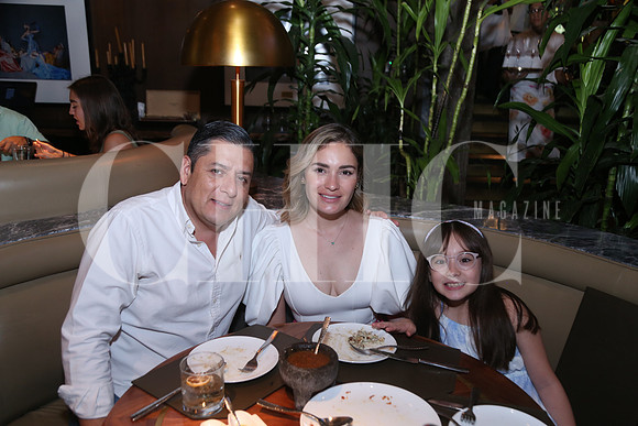 Javier Esparza, Cecila Saucedo y Ximena Esparza