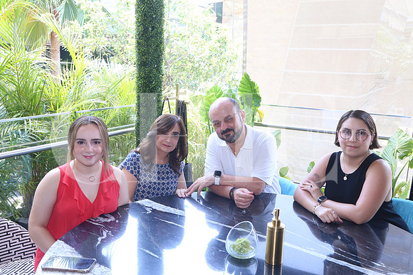 Sofia Mellon, Lupita Mellon, Francisco Mellon y Ana Paula Mellon