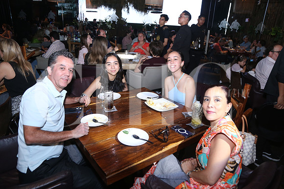 Fernando Rodríguez, Kaila Rodríguez, Luana Rodríguez y Verónica Rodríguez