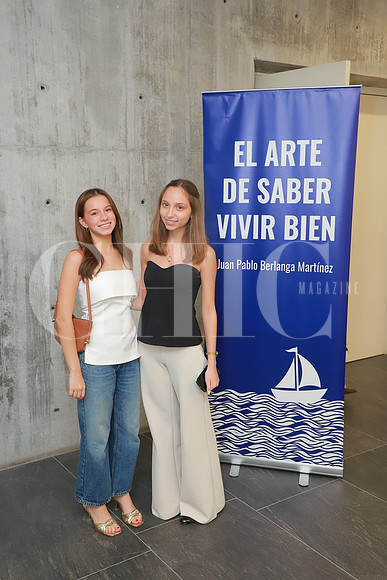 Regina Gutierrez y Valentina Domínguez 3
