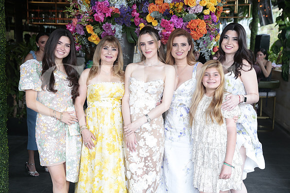 Keyla Valdez, Lilia Martinez, Pau Gamez, Lilia Hiarmes, Lilia Maria Martinez y Erika Valdez 2