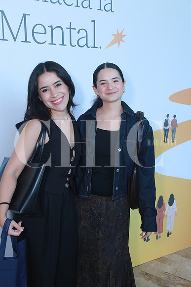 Valentina Herrera y Valeria De la Garza (2)