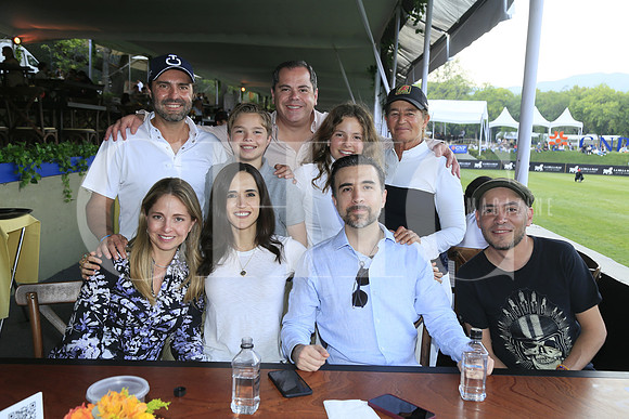 Guillermo Romo, Emilio Romo, Ximena Arroyo Rodrigo Arroyo, Kim Cardenas, Jacky de Romo, Fernanda Longoria de Romo, Alfonso Romo y Juan Carlos Segura