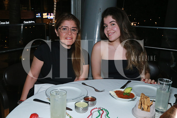 (rest, La Gran Barra) Fabiola Pineda y Paulina Pineda