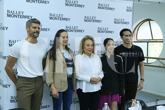 Thiago Soares, Yolanda Garza Santos de González, Aurora Cantú de Cagnasso, Andrea de León y Afner Guzmán (4)