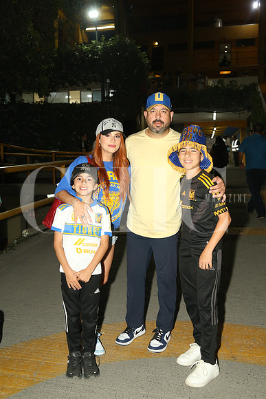 Emiliano González, Pamela Manzur, Mauricio González y Mauricio González Manzur2