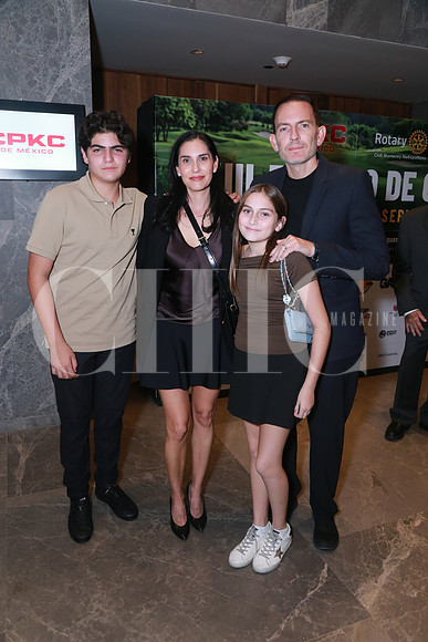 Daniel Assad González, Cristina González de Assad, Daniel Assad y Sofia Assad (2)