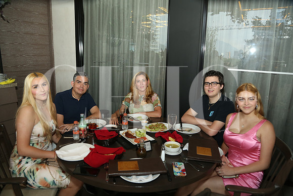 Daniela Madrigal, Luis Madrigal, Cristina Lozano de Madrigal, Luis Madrigal y Fernanda Madrigal