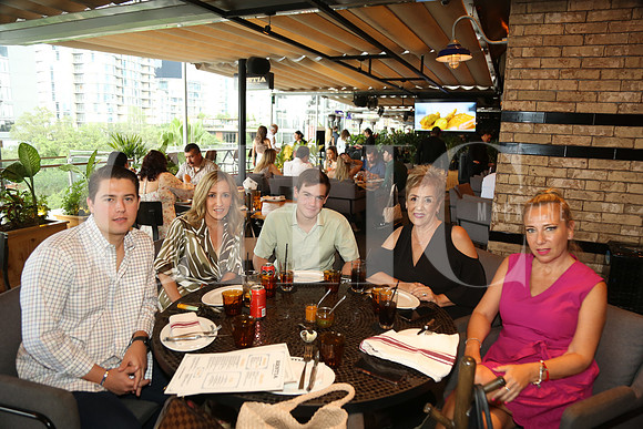 Diego Cardenas, Alejandra Irigoyen, Santiago Cardenas, Idalia Fuentes y Brenda Irigoyen