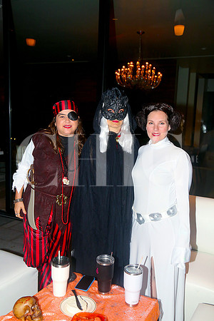 Isabel de González Marcela de los Santos y Alejandra Villarreal de García