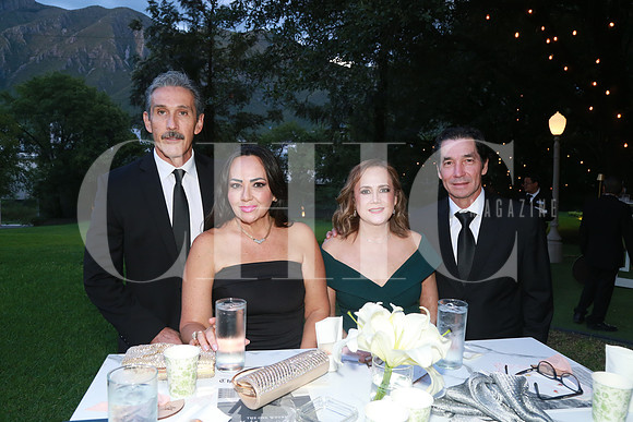 Rodrigo Flores, Eloisa de Flores, Yoli Flores y Carlos Flores