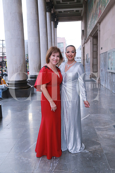 Ofelia Treviño de Navarro y Mireya de Pérez Salinas (2)