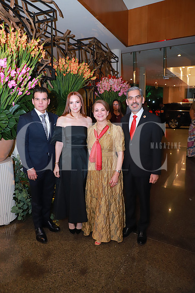 Mike Flores, Ginelle Fasci, Alejandra Carranza y Benito Flores 1