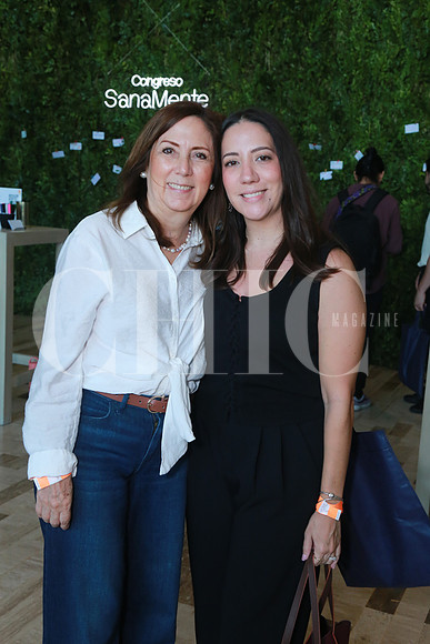 Patricia de Lozano y Mary Paty Lozano