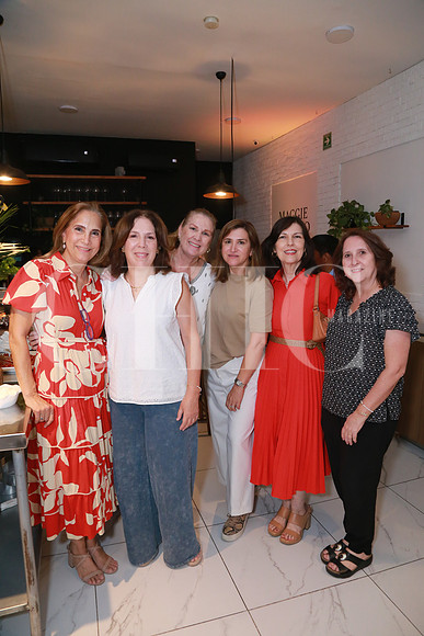 Chelo Lozano, María Lozano, Verónica Del Real Adriana Martínez, Lily Copola y Sofi Lozano (3)