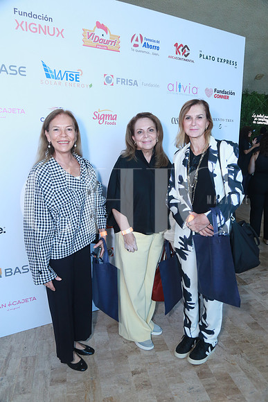 Vicky Benavides, Tere González y Marilú Martínez (2)