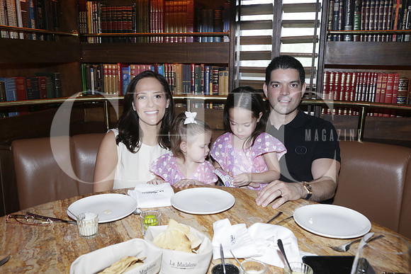 (madalena) Marcela Marroquin, Marcela Álvarado, Emilia Álvarado y Francisco Álvarado (2)