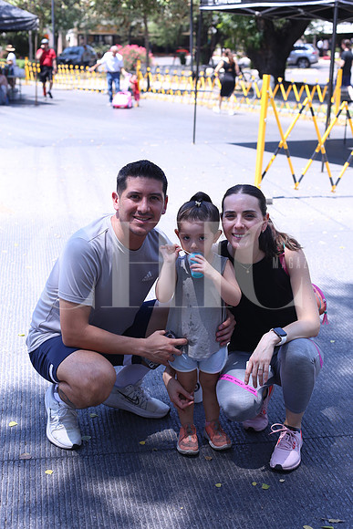 Armando de la Mora, Isabel de la Mora y Gabriela Gamez