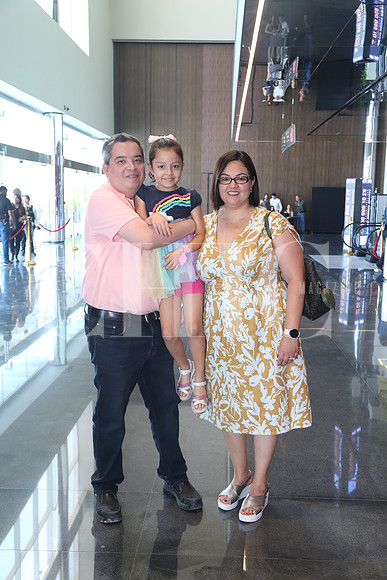 Luis Mora, Lucia Mora y Karla Llanes