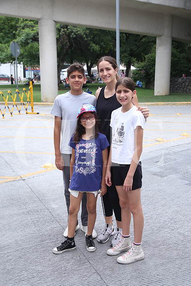 Andrés Dávila, Cristy Velasco, Sofia Dávila y Katia Dávila