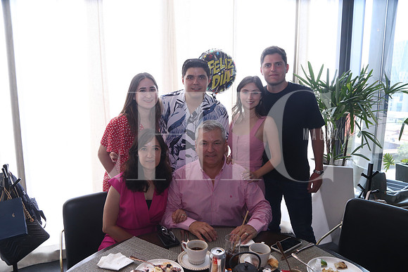 Ileana Garza, Ricardo González, Marcela Garza, Ricardo González, Bárbara González y Jorge Forseck