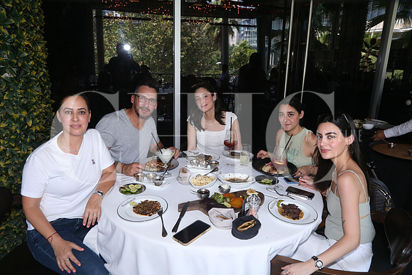 Alexandra Gómez, Marcelino Gómez, Fernanda Gómez, Isabela Gómez y Natalia Gómez