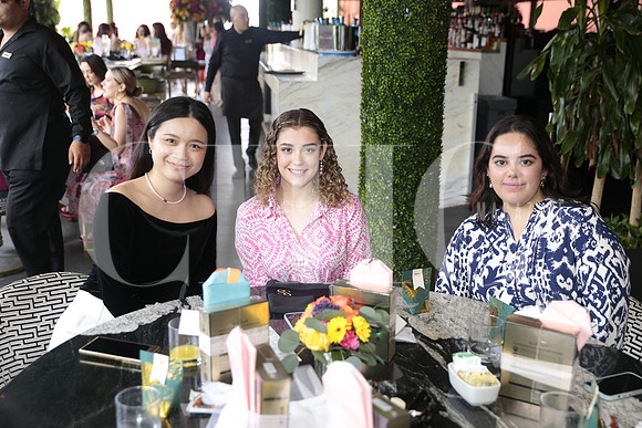 Lhing, Pamela Ruiz y Rosa Bazavilvazo 2