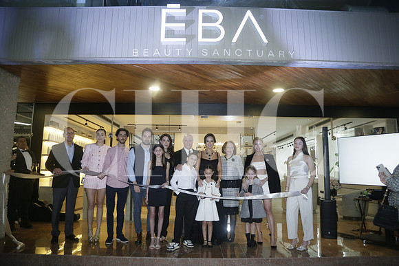 Aspectos corte de listón en la apertura de EBA Beauty (3)