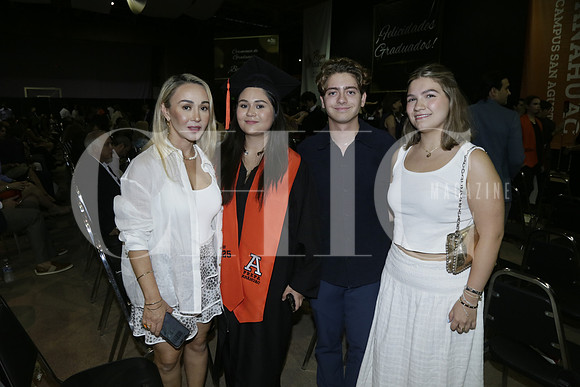 Flor Chavarria de García, Isabella García, Ián Recio, Ainoa Rodríguez