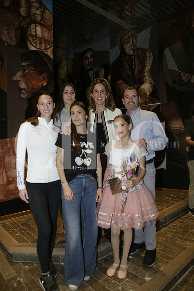 María Páez, Regina Páez, Maca Ramírez de Páez, Pablo Páez, Paulina Páez y Lucia Páez (2)