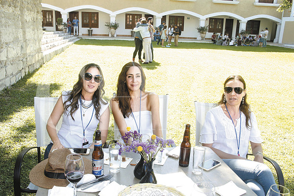 Anny Garza de Madero, Sylvia Fernández de Betanzo y Catalina Macías de Milmo
