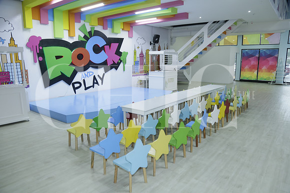 Aspectos de interiores y areas de Rock n Play (25)
