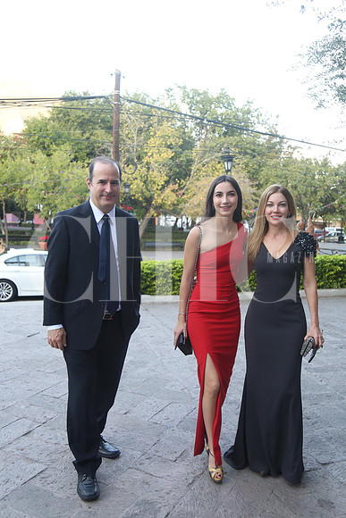 Alberto Fernandez, Kelsa Fernandez y Alejandra de Fernandez