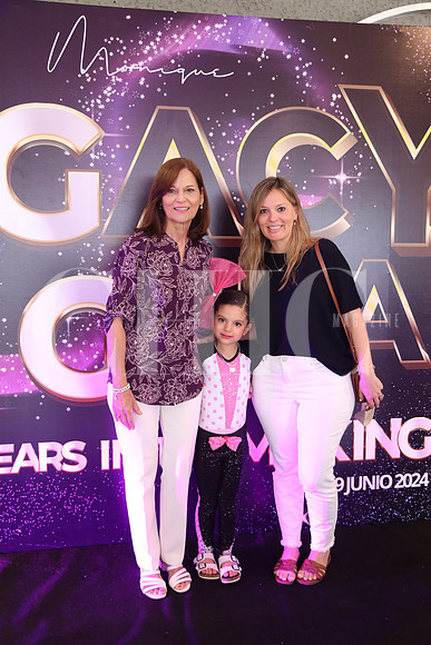 Alejandra González de Álvarez, Raquel Alvárez y Daniela Álvarez de Elizondo