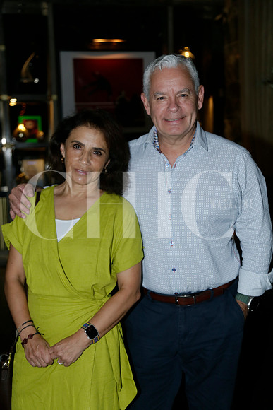 Rocio Ramón de Flores y Mario Adrián Flores (3)