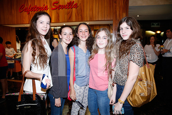 Gretta Warnholtz, Sofía Pons, Alesandra Turner, Maríam Akand y Bárbara Familiar