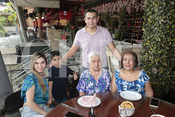 Viridiana Escobedo, Iker Moctezuma, Juan Moctezuma, Ana Maria Vega y Ana Maria Hernandez 1