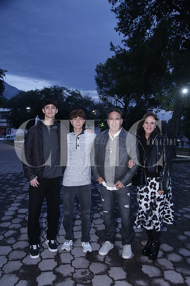 Victor González, Andrés González, Victor González e Irene Garza 1