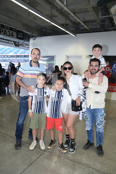 Adrián Rivas, Margarita Pereda, Ramses González, Andrés Rivas, Alexandre González e ián González