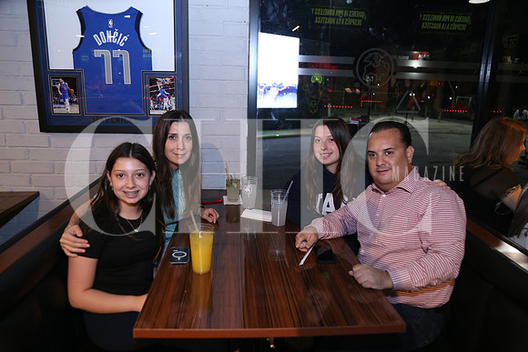 Carolina Cruz, Verónica Valdéz, Raquel Cruz y Eduardo Cruz