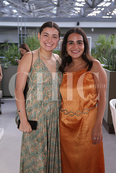 Isabela Resendez y Regina Delgado 1