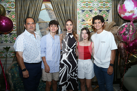 Sergio Martínez, Andrés Martínez, Rosina Arizpe, Regina Martínez y Sergio Martínez 1