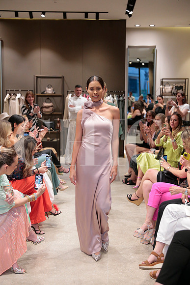 Modelos de Rafa Zuñiga vistiendo Max Mara 204