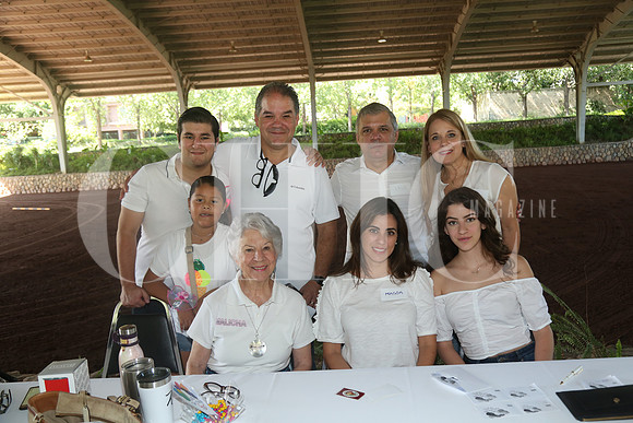 Luis Martinez,  Regina Martinez,  Luis Martinez, Eduardo Martinez, Queta de Martinez, Maria Alciia Lozano de Martinez, Magda Hernadez de Lozano y Sofia Lozano