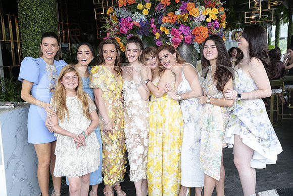 Paola Ruiz, Lore Gamez, Lorena Hernandez, Pau Gamez, Lilia Martinez, Lilia Hiarmes, Lilia Martinez, Keyla Valdez y Erika Valdez 8