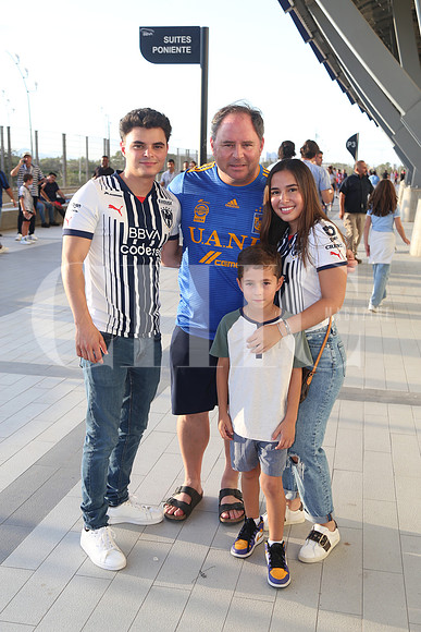 Patricio Garza, Arturo Garza, Valeria Osuna y  Arturo Garza 1