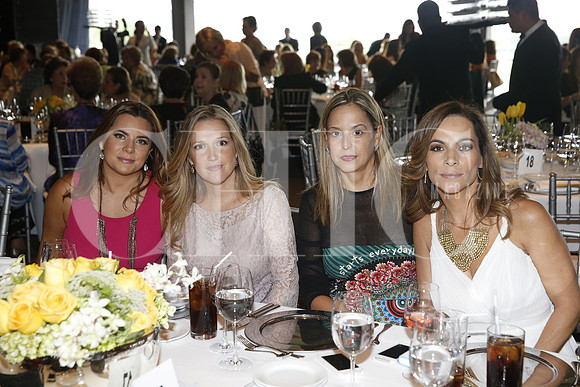Bertha Cantú, Baby Miguel, Lucía Valdés y Fernanda García de Elizondo
